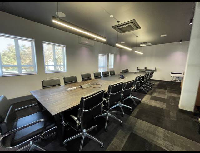 2,213.50M² OFFICE TO LET IN BRYANSTON